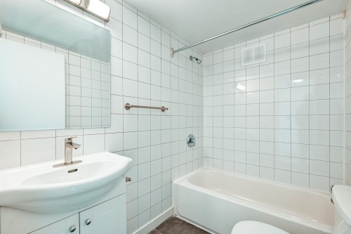 Bathroom - 308-6780 Rue De Choisy, Montréal (Saint-Léonard), QC - Indoor Photo Showing Bathroom