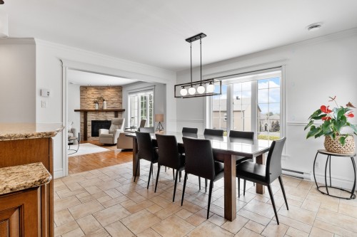 Salle à manger - 621 18E Avenue, Magog, QC - Indoor Photo Showing Dining Room With Fireplace