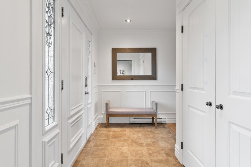 Hall d'entrée/Vestibule - 621 18E Avenue, Magog, QC - Indoor Photo Showing Other Room