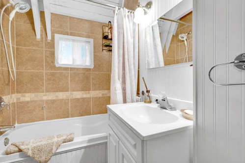 Salle de bains - 1651 Rue Des Bécassines, Sainte-Adèle, QC - Indoor Photo Showing Bathroom