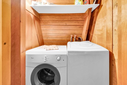 Salle de lavage - 1651 Rue Des Bécassines, Sainte-Adèle, QC - Indoor Photo Showing Laundry Room