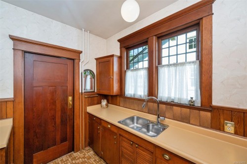3107 Quadra St, Victoria, BC 