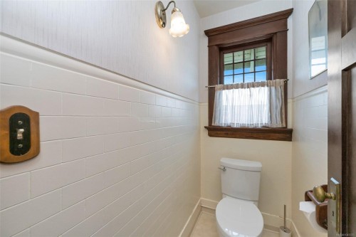 3107 Quadra St, Victoria, BC 