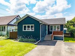 637 Hyde Park Avenue Thunder Bay, ON P7E 1Y4