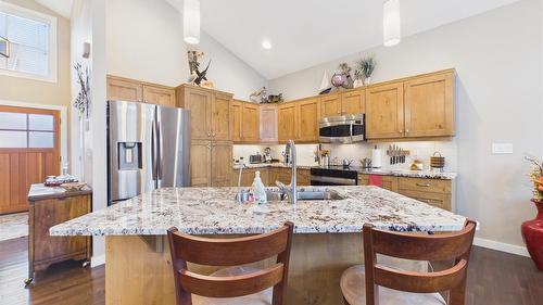 240 Boulder Creek, Cranbrook, BC - Indoor Photo Showing Kitchen With Upgraded Kitchen