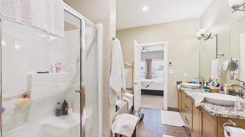 240 Boulder Creek, Cranbrook, BC - Indoor Photo Showing Bathroom