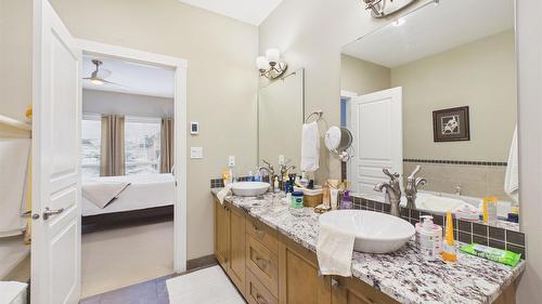 240 Boulder Creek, Cranbrook, BC - Indoor Photo Showing Bathroom