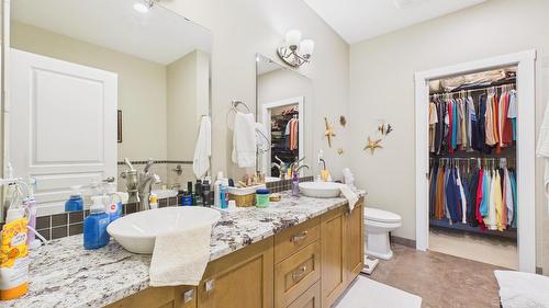 240 Boulder Creek, Cranbrook, BC - Indoor Photo Showing Bathroom
