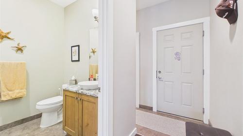 240 Boulder Creek, Cranbrook, BC - Indoor Photo Showing Bathroom