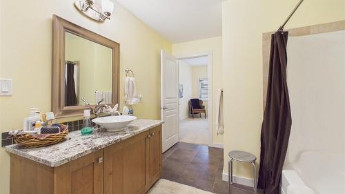 240 Boulder Creek, Cranbrook, BC - Indoor Photo Showing Bathroom