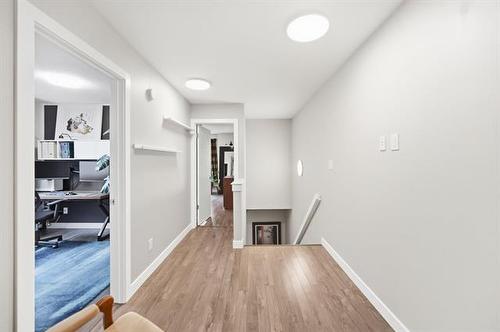 153 Stranmillis Ave, Winnipeg, MB - Indoor Photo Showing Other Room