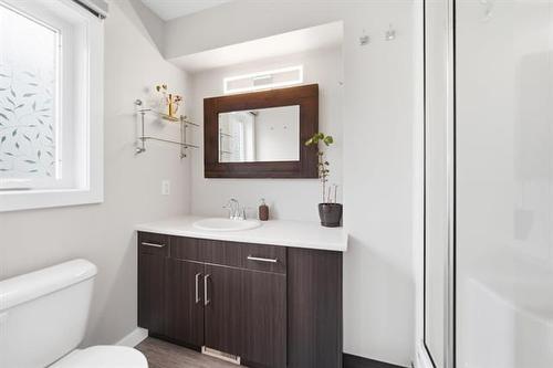153 Stranmillis Ave, Winnipeg, MB - Indoor Photo Showing Bathroom