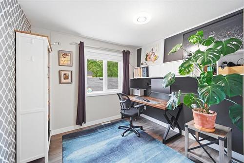 153 Stranmillis Ave, Winnipeg, MB - Indoor Photo Showing Office