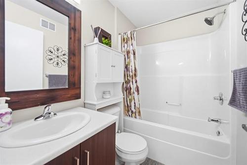 153 Stranmillis Ave, Winnipeg, MB - Indoor Photo Showing Bathroom