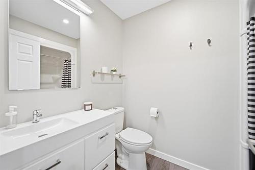 153 Stranmillis Ave, Winnipeg, MB - Indoor Photo Showing Bathroom