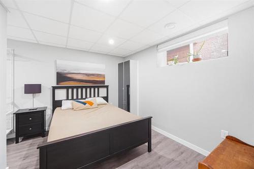 153 Stranmillis Ave, Winnipeg, MB - Indoor Photo Showing Bedroom