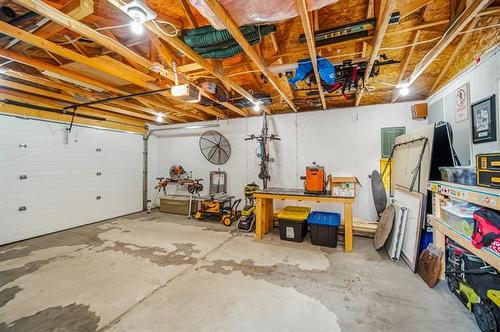 153 Stranmillis Ave, Winnipeg, MB - Indoor Photo Showing Garage