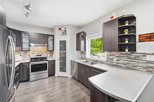 153 Stranmillis Ave, Winnipeg, MB - Indoor Photo Showing Kitchen With Upgraded Kitchen