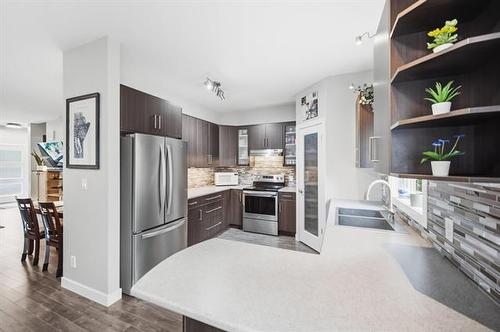 153 Stranmillis Ave, Winnipeg, MB - Indoor Photo Showing Kitchen With Double Sink With Upgraded Kitchen