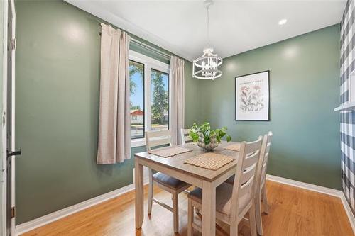 437 St Anthony Ave, Winnipeg, MB - Indoor Photo Showing Dining Room