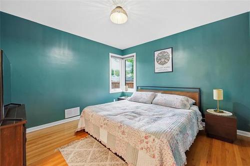 437 St Anthony Ave, Winnipeg, MB - Indoor Photo Showing Bedroom