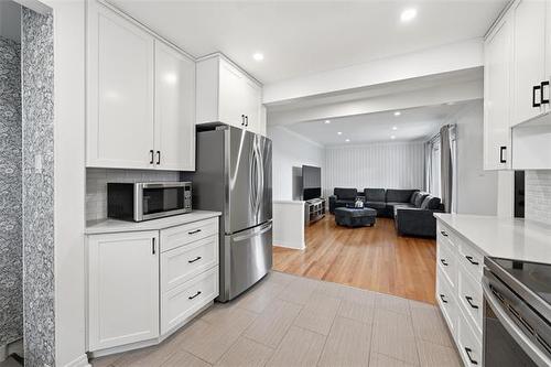 437 St Anthony Ave, Winnipeg, MB - Indoor Photo Showing Kitchen