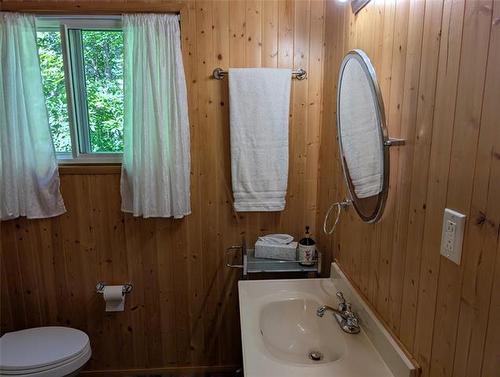 9 Rayna Rd, Hillside Beach, MB - Indoor Photo Showing Bathroom
