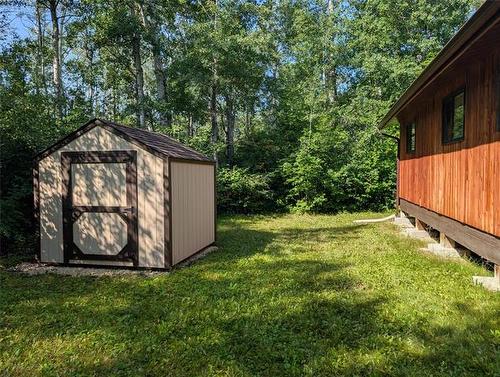 9 Rayna Rd, Hillside Beach, MB - Outdoor