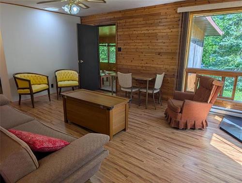 9 Rayna Rd, Hillside Beach, MB - Indoor