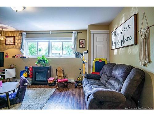 770 Glengarry Pl, Fredericton, NB - Indoor Photo Showing Living Room