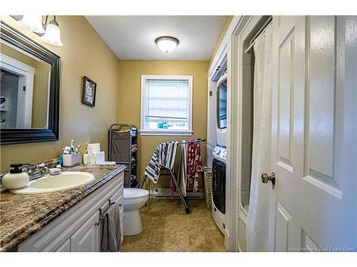 770 Glengarry Pl, Fredericton, NB - Indoor Photo Showing Bathroom