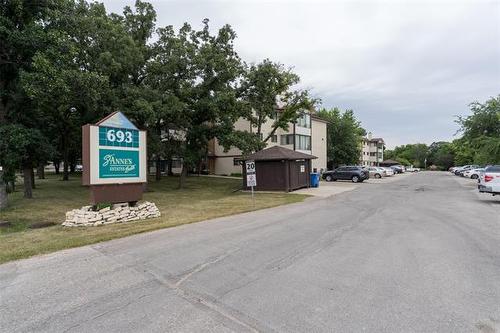 105-693 A St Anne'S Rd, Winnipeg, MB - Outdoor