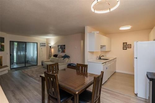 105-693 A St Anne'S Rd, Winnipeg, MB - Indoor Photo Showing Dining Room