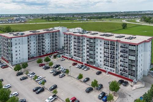 211-80 Barnes ST  Winnipeg, MB R3T 5J2