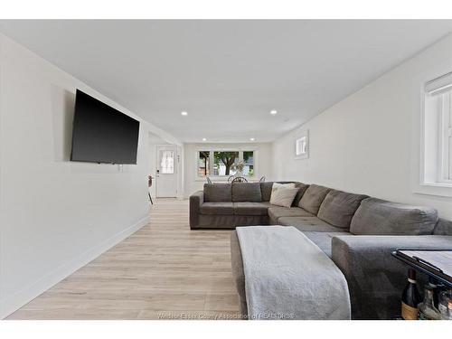 414 St Louis, Belle River, ON - Indoor Photo Showing Living Room