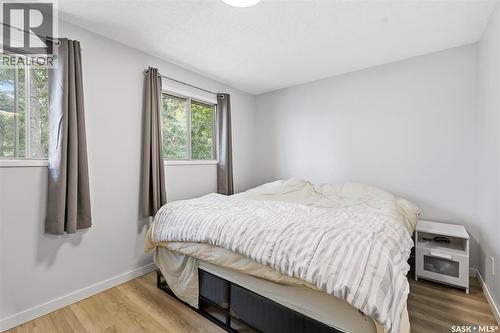 A & B 414 Gardiner Place, Saskatoon, SK - Indoor Photo Showing Bedroom