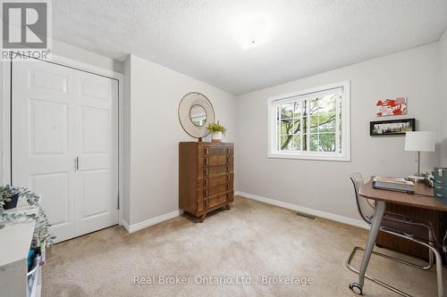 39 Wagoners Trail, Guelph (Kortright Hills), ON - Indoor