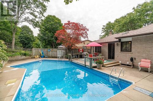 39 Wagoners Trail, Guelph (Kortright Hills), ON - Outdoor With In Ground Pool
