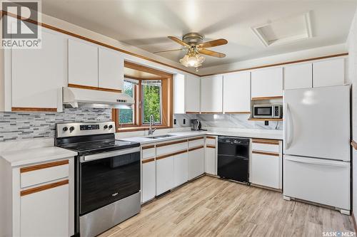 2509 Taylor Street E, Saskatoon, SK - Indoor Photo Showing Kitchen With Double Sink