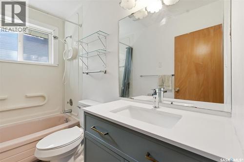 2509 Taylor Street E, Saskatoon, SK - Indoor Photo Showing Bathroom
