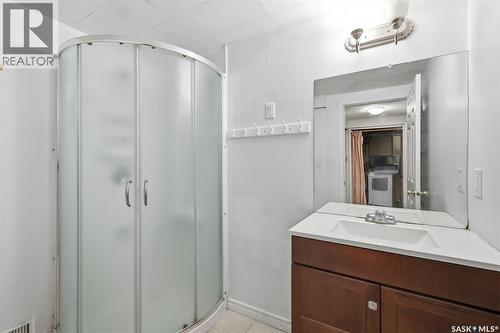 2509 Taylor Street E, Saskatoon, SK - Indoor Photo Showing Bathroom
