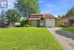 932 BEAUCLAIRE DRIVE Ottawa, ON K1C 2J3