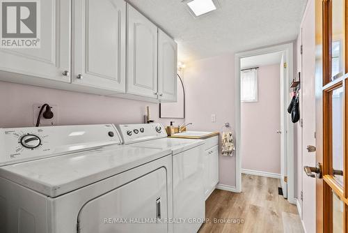 932 Beauclaire Drive, Ottawa, ON - Indoor Photo Showing Laundry Room
