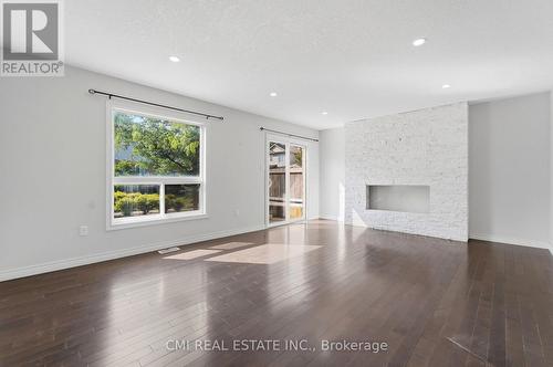 40 - 105 Bard Boulevard, Guelph, ON - Indoor Photo Showing Living Room With Fireplace