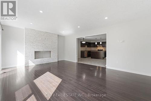 40 - 105 Bard Boulevard, Guelph, ON - Indoor Photo Showing Living Room With Fireplace
