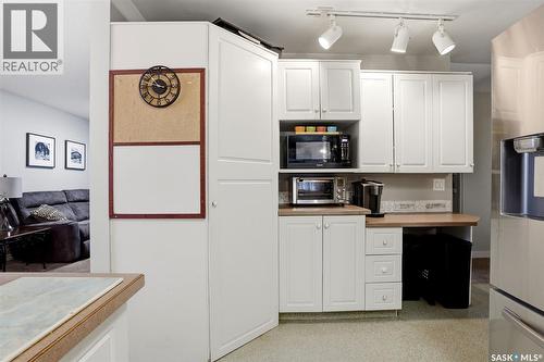 2705 Grant Road, Regina, SK - Indoor Photo Showing Kitchen