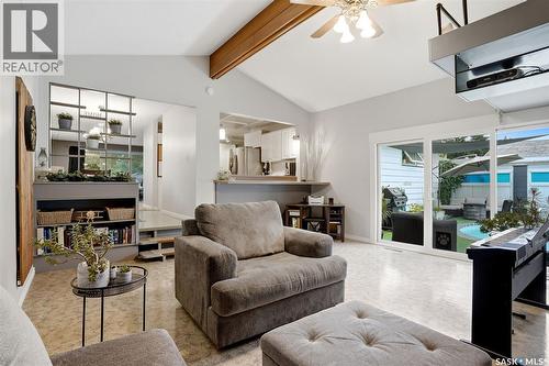 2705 Grant Road, Regina, SK - Indoor Photo Showing Living Room