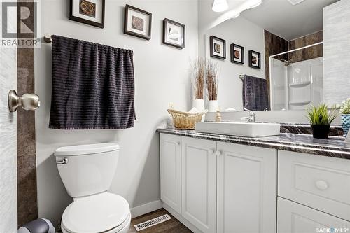 2705 Grant Road, Regina, SK - Indoor Photo Showing Bathroom