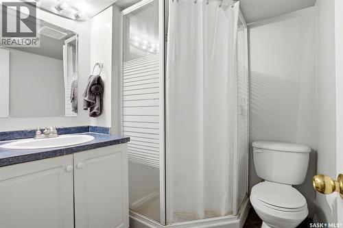 2705 Grant Road, Regina, SK - Indoor Photo Showing Bathroom