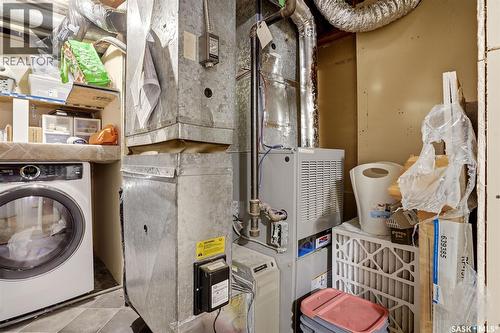 2705 Grant Road, Regina, SK - Indoor Photo Showing Laundry Room